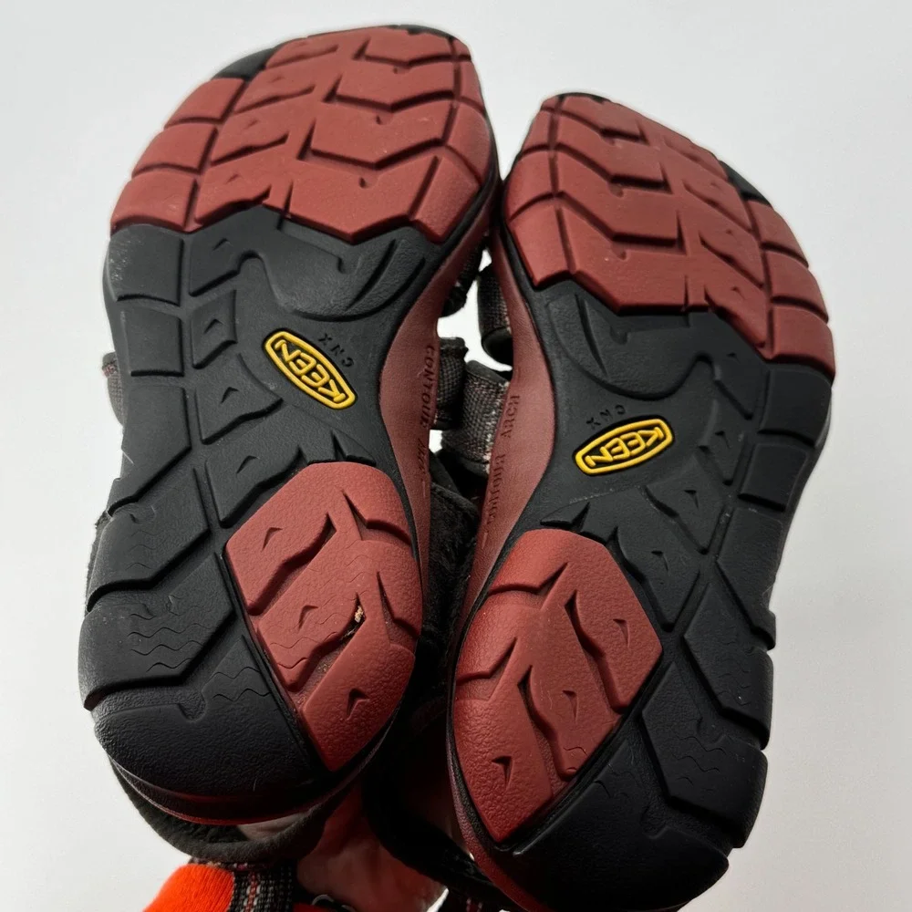 KEEN Clearwater CNX Sandals Mens 9 Hiking Water Shoes Gorpcore Outdoor Granola